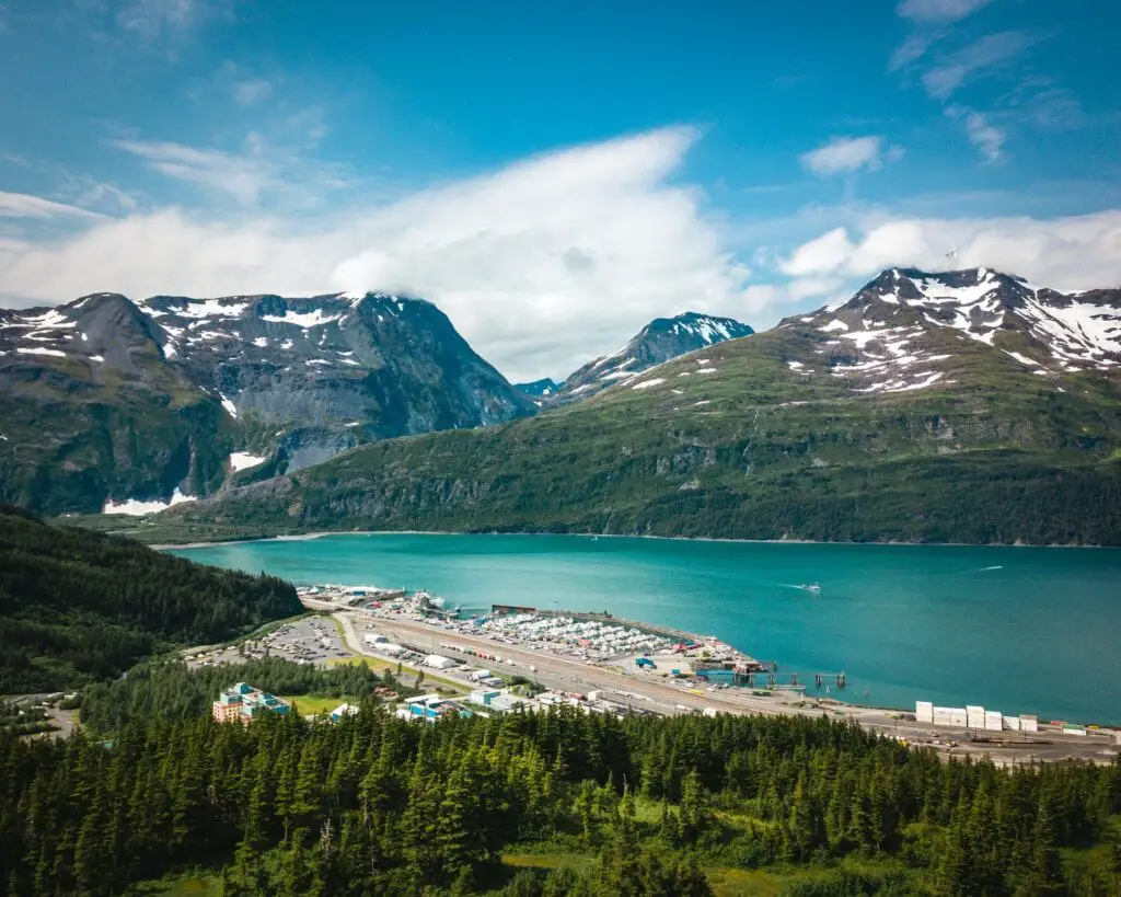 living-in-juneau-alaska-what-is-it-like-pros-and-cons-combadi