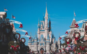 Is Tokyo Disneyland or Disneysea better?