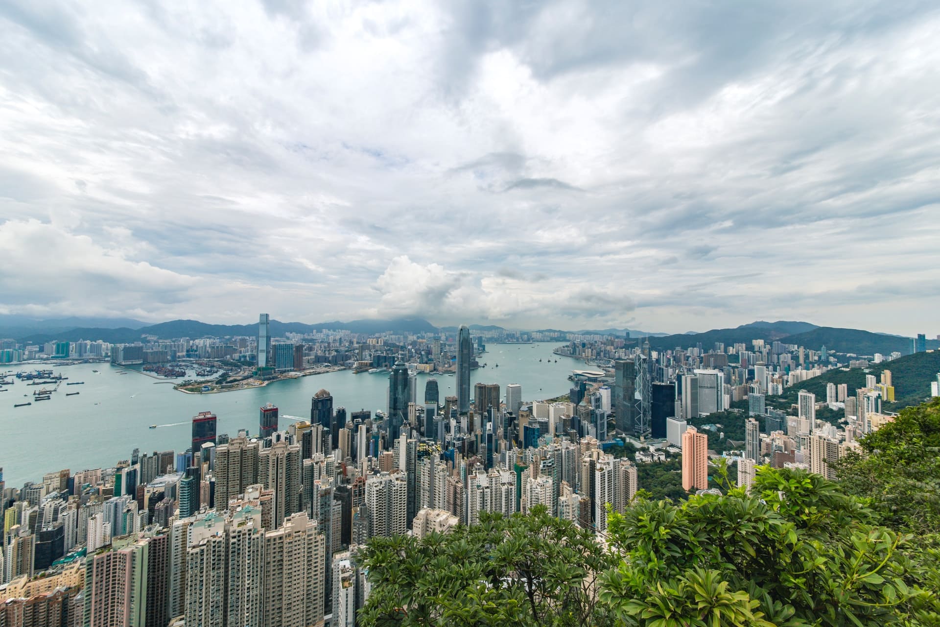 Living in Hong Kong: What is it like – Pros and Cons