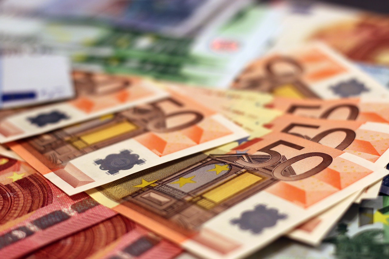 Can you pay with Euros in Warsaw?