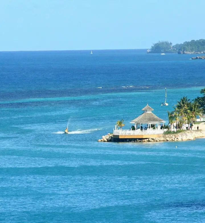 Should you exchange money before going to Jamaica?