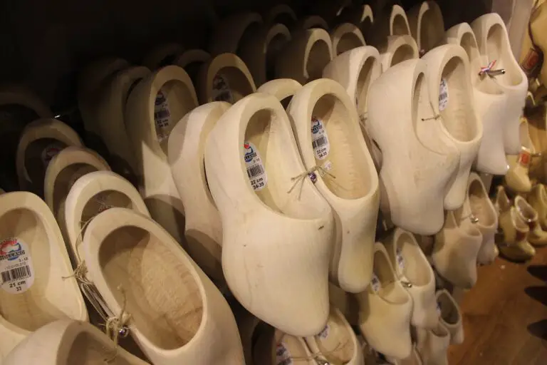 Do Dutch really wear wooden shoes? Combadi World Travel Site
