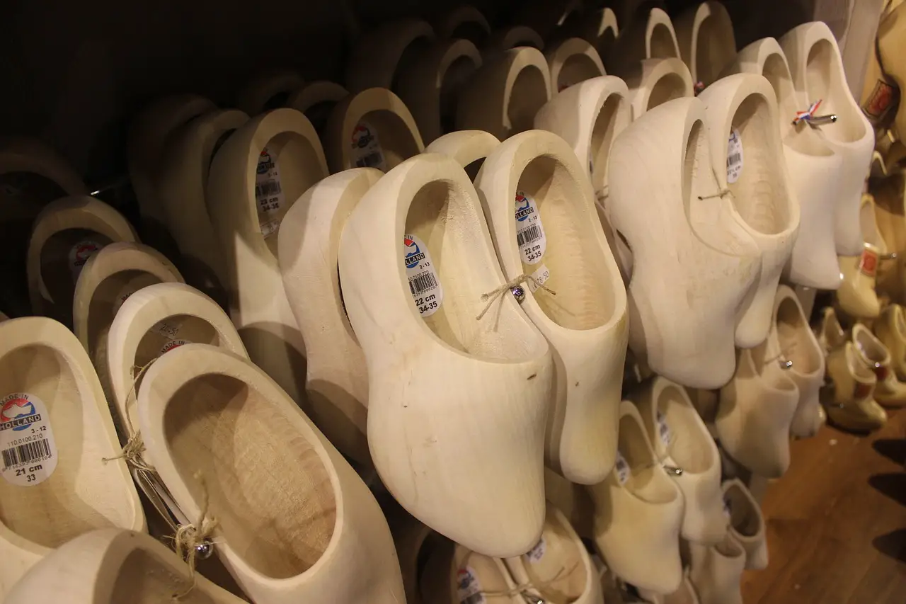Do Dutch really wear wooden shoes?